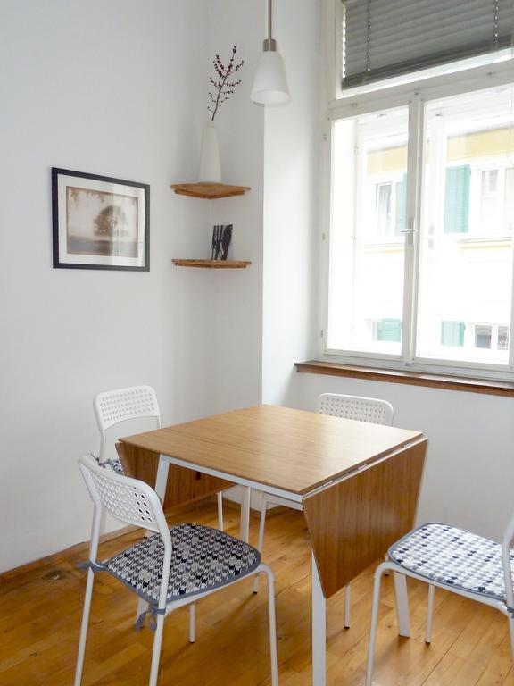 Apartment Jakominiplatz Грац Стая снимка