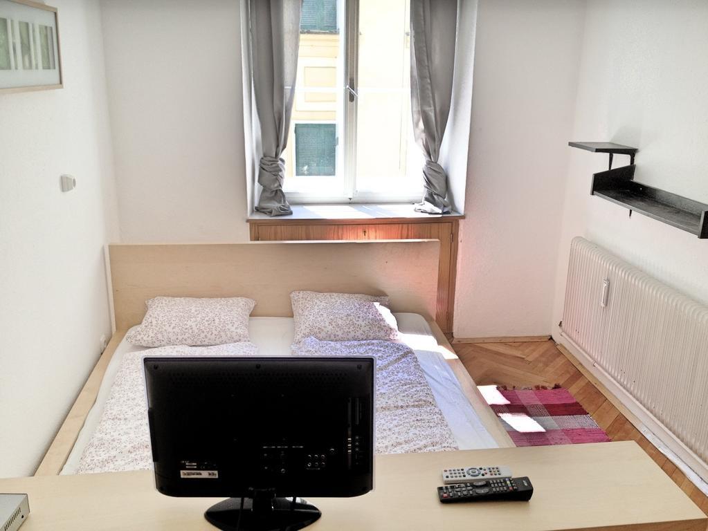 Apartment Jakominiplatz Грац Стая снимка
