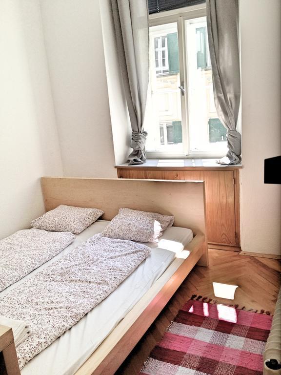 Apartment Jakominiplatz Грац Стая снимка